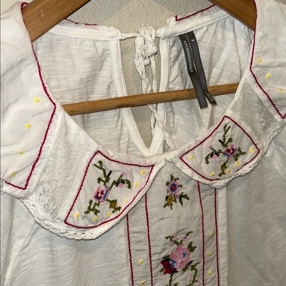 ANTHROPOLOGIE EMBELLISHED COLLARED TOP SIZE SMALL - Picture 3 of 6